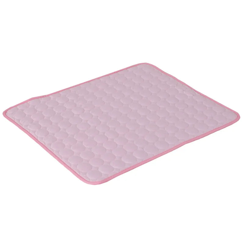 Cooling mat used outdoors on hot ground